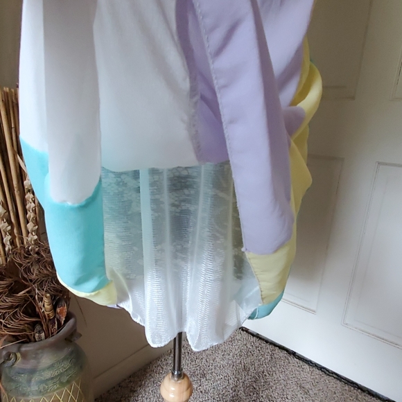 NWOT Beautiful springtime babydoll dress, size S - Picture 3 of 3